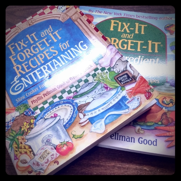Bundle of 2 Fix it and Forget it cookbooks - Picture 1 of 4